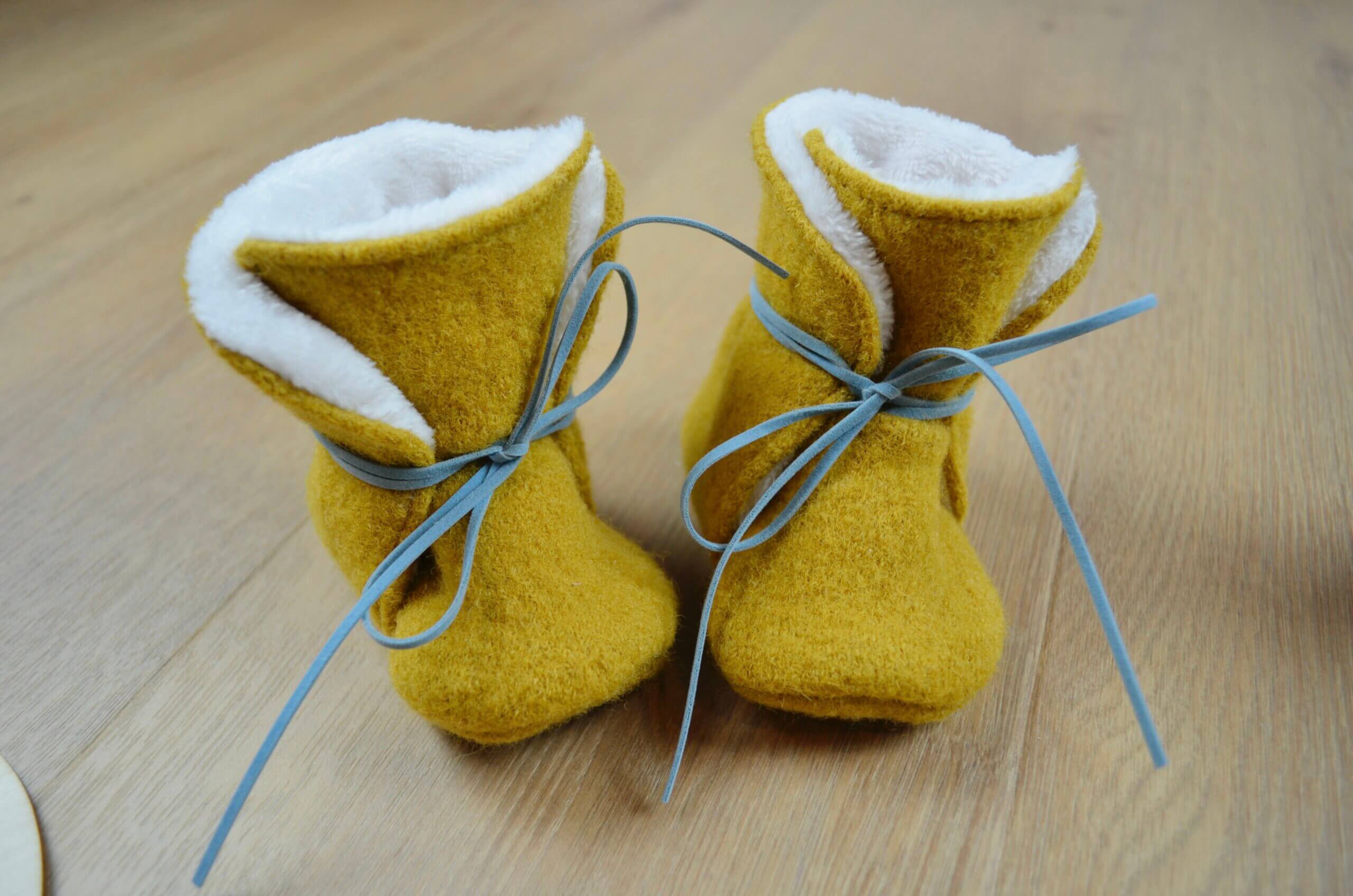 Babystieferl Wollmaus in senfgelb