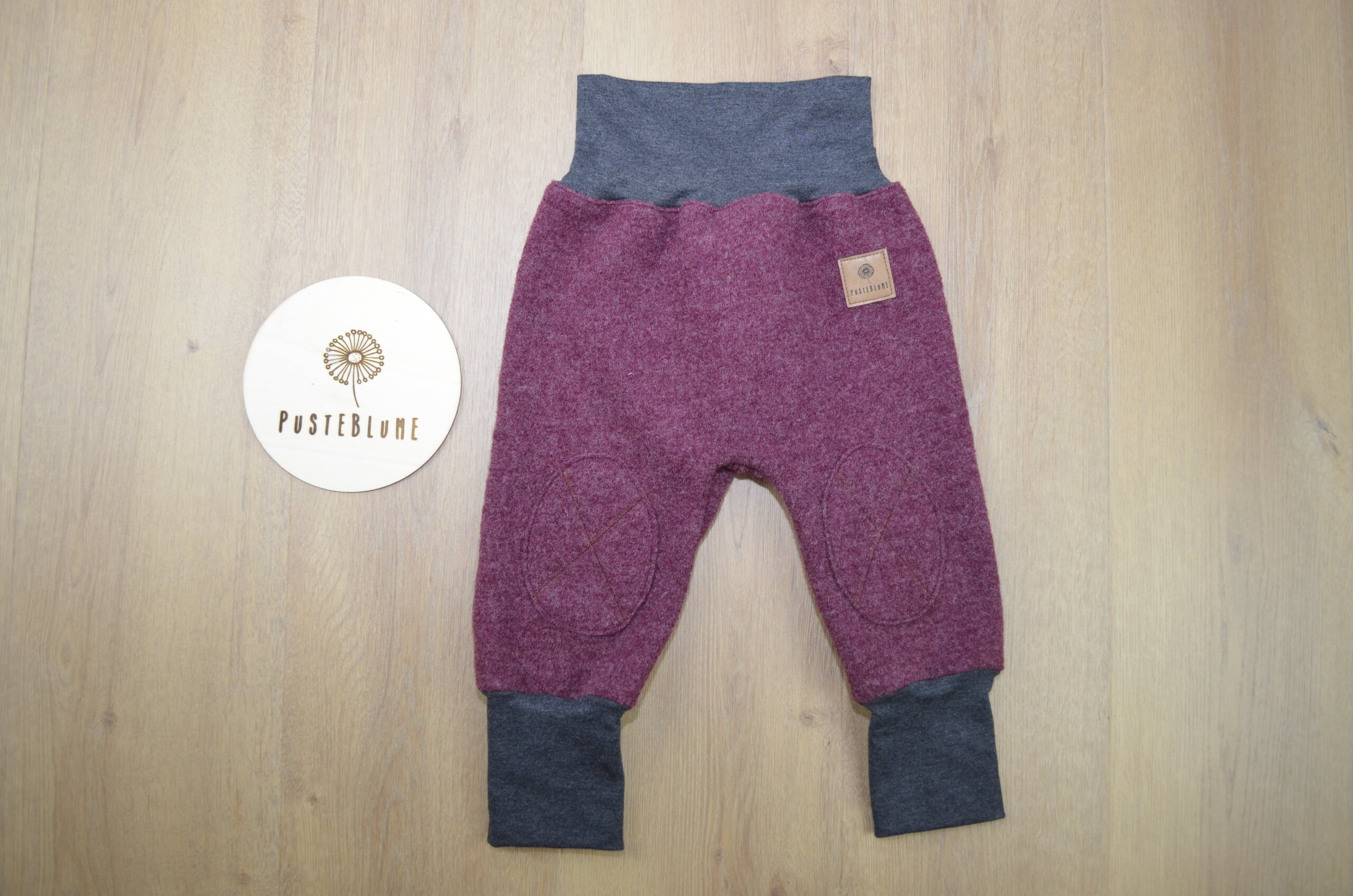 Walkhose weinrot weiß meliert mit grauem Bündchen